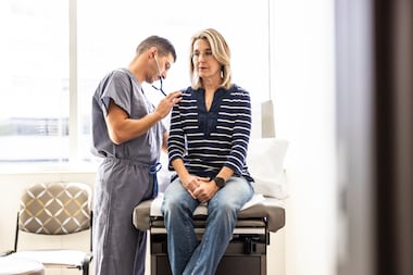 Les femmes sont mal soignées : la Fédération hospitalière de France (FHF), la lettre féministe Les Glorieuses et l’assureur AXA préparent des propositions afin d’améliorer la santé féminine