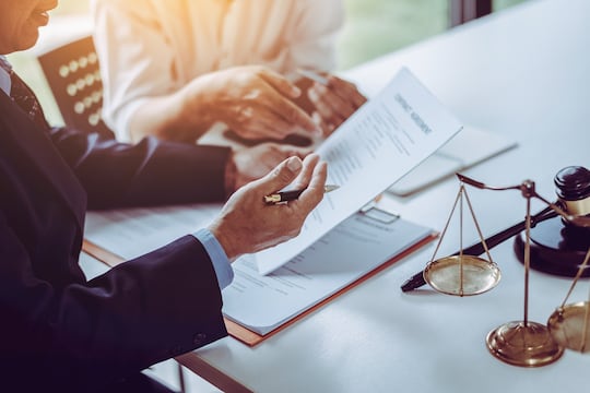 La réforme du courtage contestée devant le Conseil d’Etat