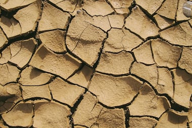 Risques climatiques : la Cour des comptes veut réduire le champ des périls couverts par le régime des catastrophes naturelles