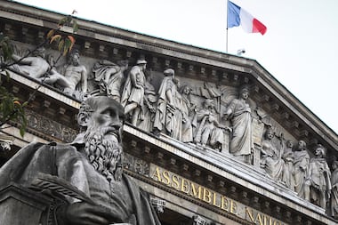Lutte contre la fraude : les députés veulent encore renforcer la traque des fraudeurs dans les remboursements en optique et le versement d’indemnités en cas arrêts de travail